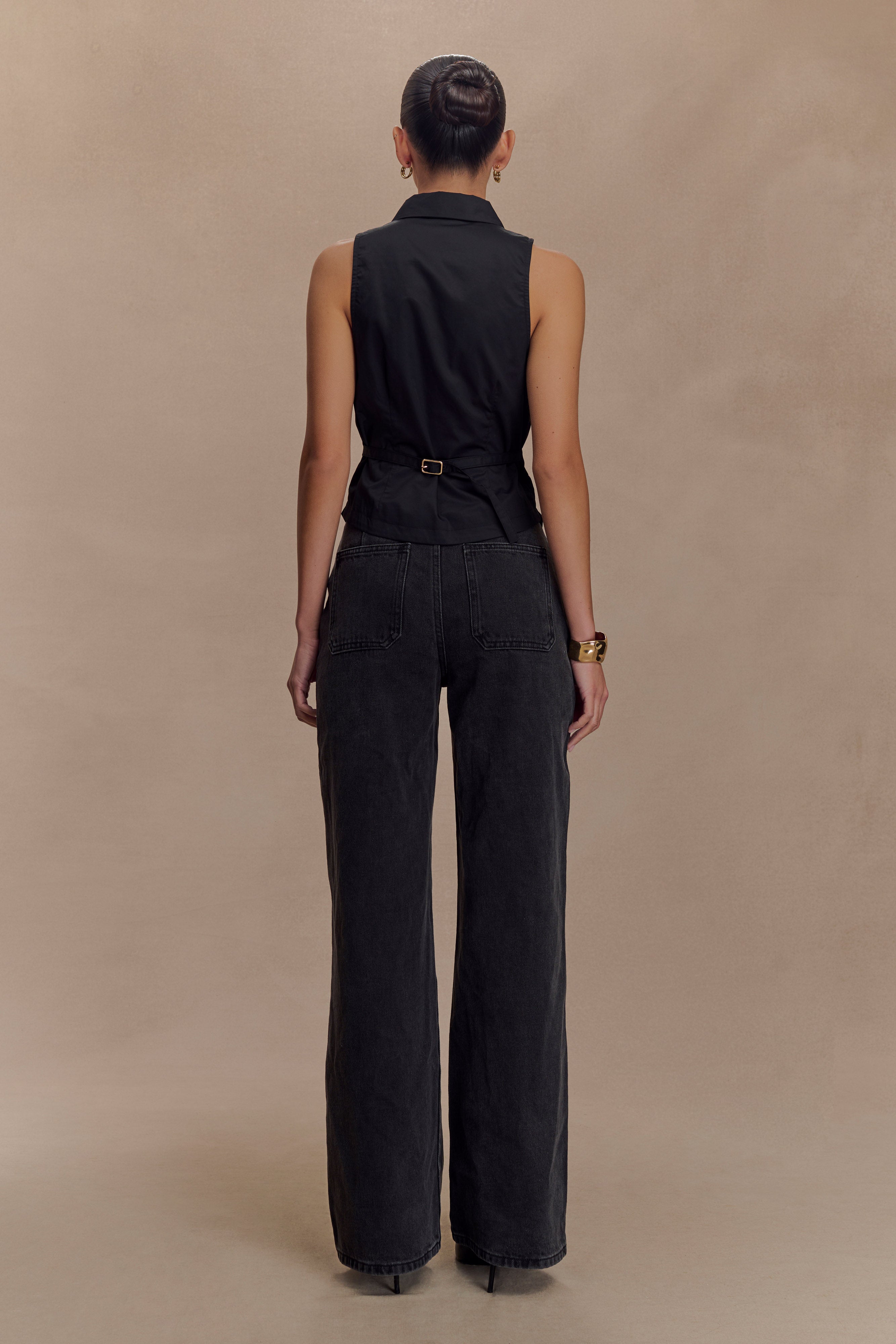 Selene Sleeveless Halter Shirt - Black